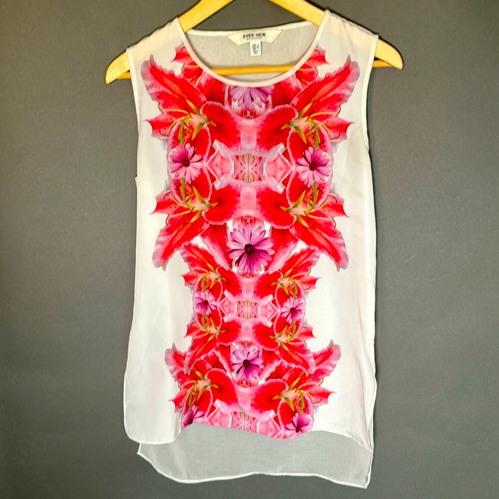 Ever New floral print tank top. Sz 4. Light white fabric. Stunning floral design